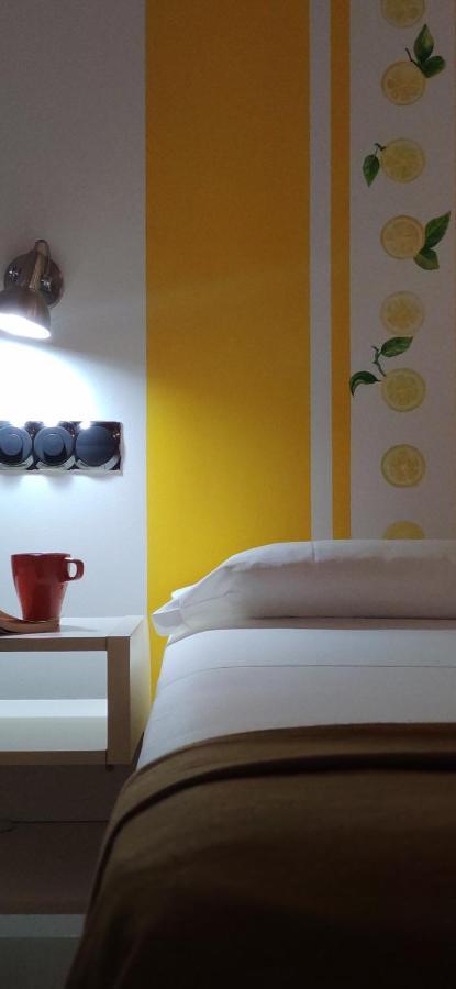 מדריד Hostal Santa Ana Colors מראה חיצוני תמונה